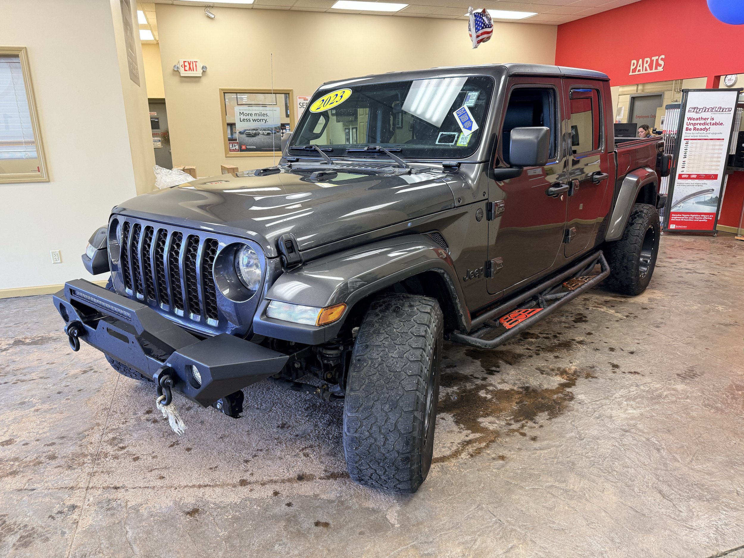 Used 2023 Jeep Gladiator Sport AWD/4WD image 3