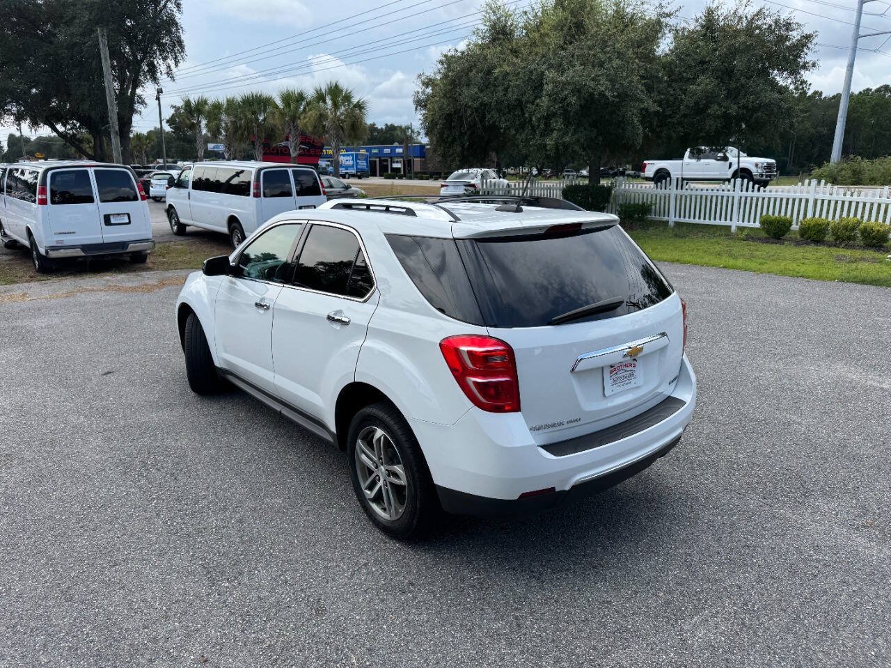 Used 2017 Chevrolet Equinox Premier w/ Enhanced Convenience Package AWD/4WD image 33