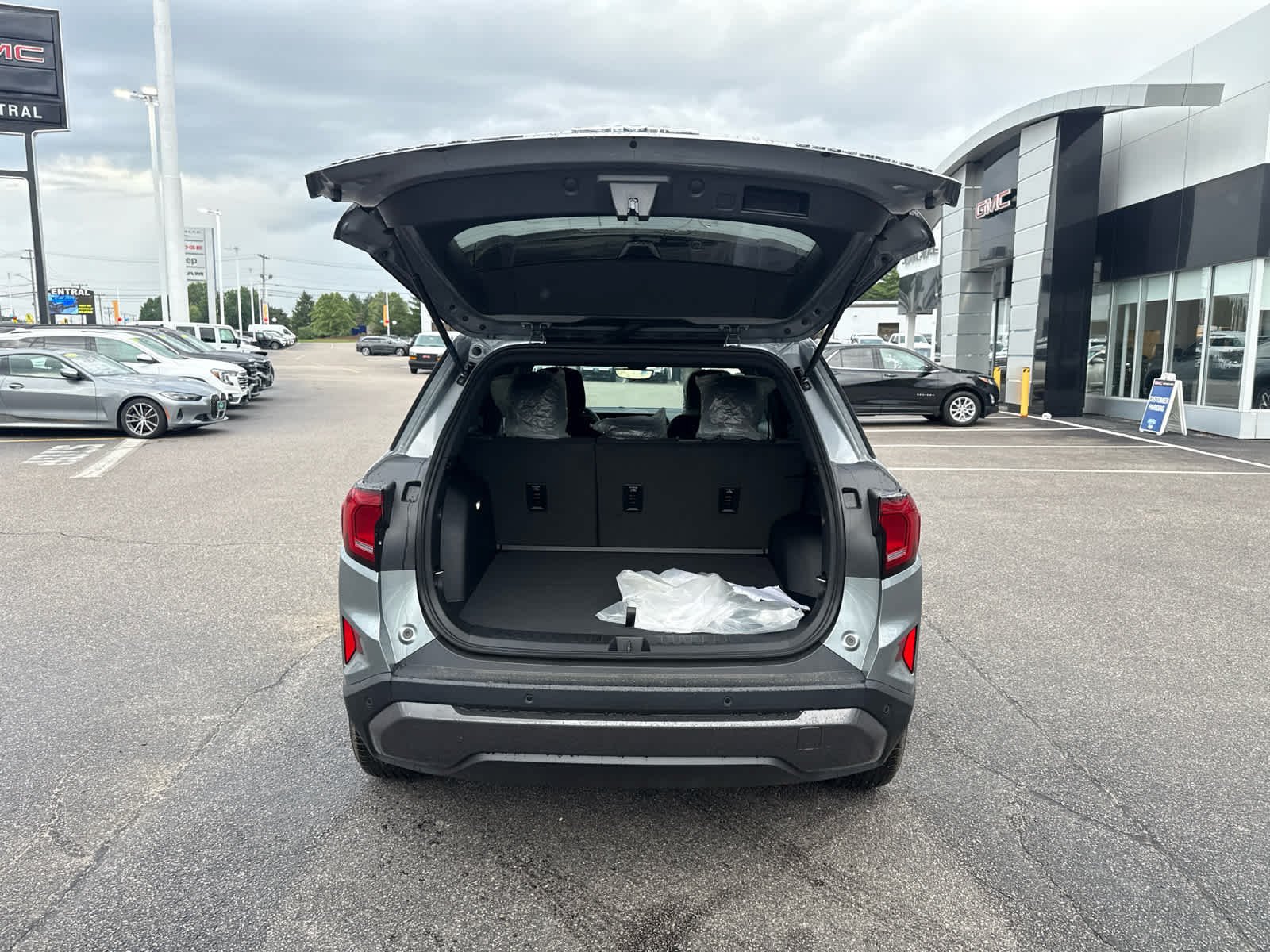 New 2027 GMC Terrain Elevation w/ Technology Package II AWD/4WD image 10
