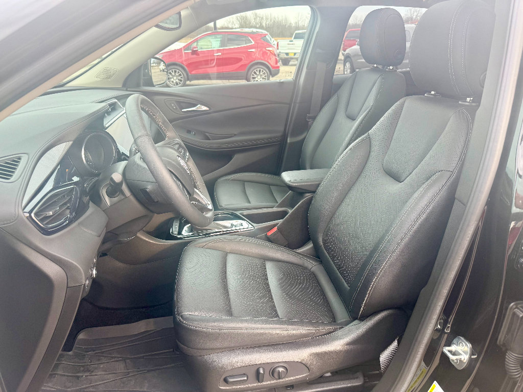 Used 2022 Buick Encore GX Essence w/ Experience Buick Package FWD image 11