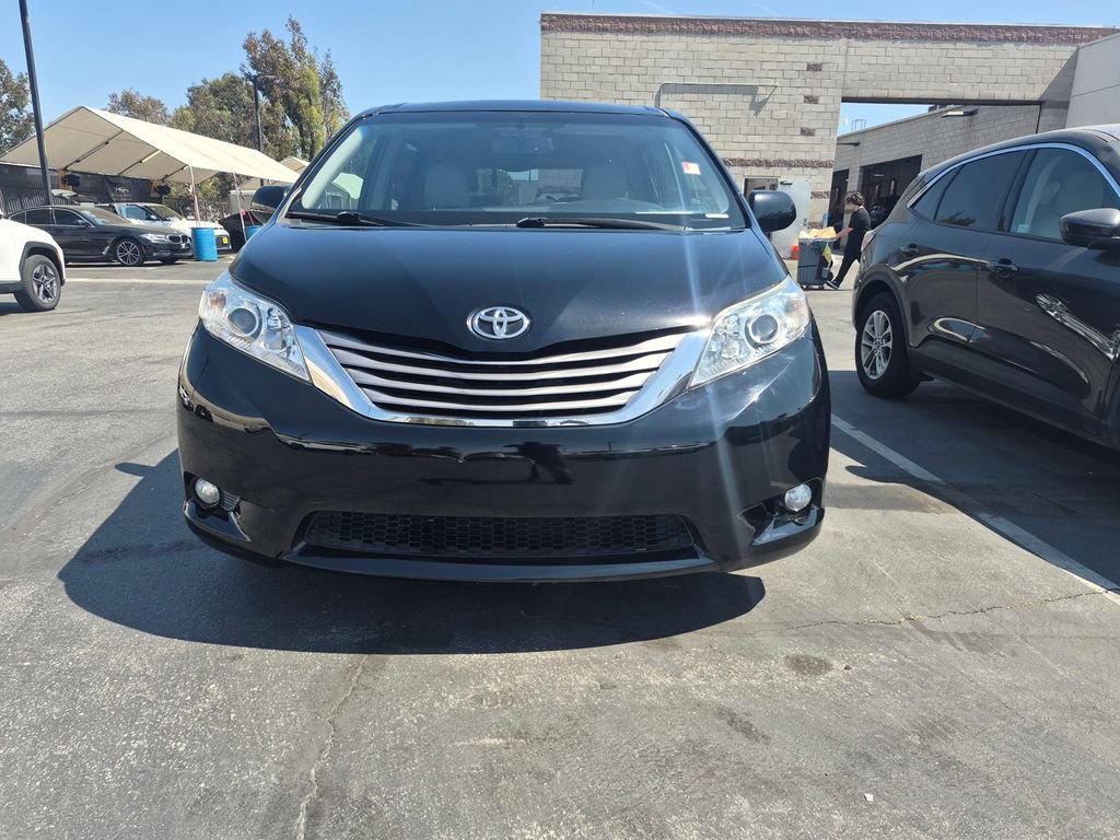 Used 2015 Toyota Sienna XLE w/ XLE Navigation Package image 11