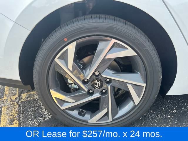 New 2025 Hyundai Elantra SEL image 12