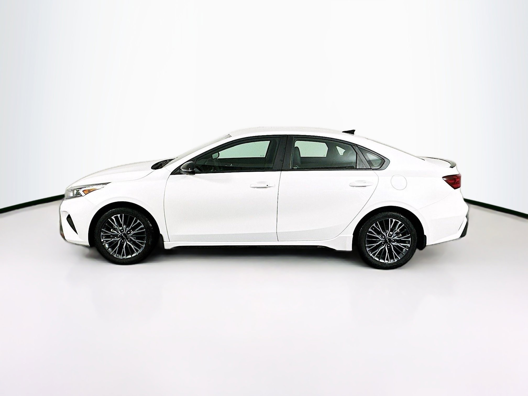Used 2024 Kia Forte GT-Line image 4