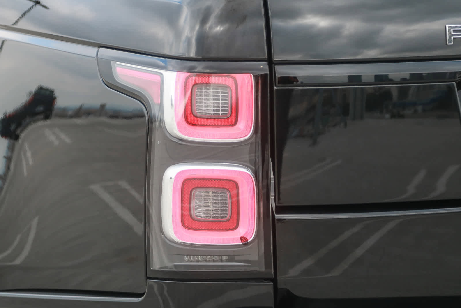 Used 2021 Land Rover Range Rover SV Autobiography Dynamic image 10