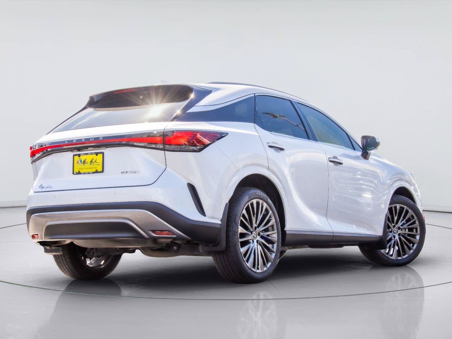 Used 2025 Lexus RX 350 FWD w/ Convenience Package image 2