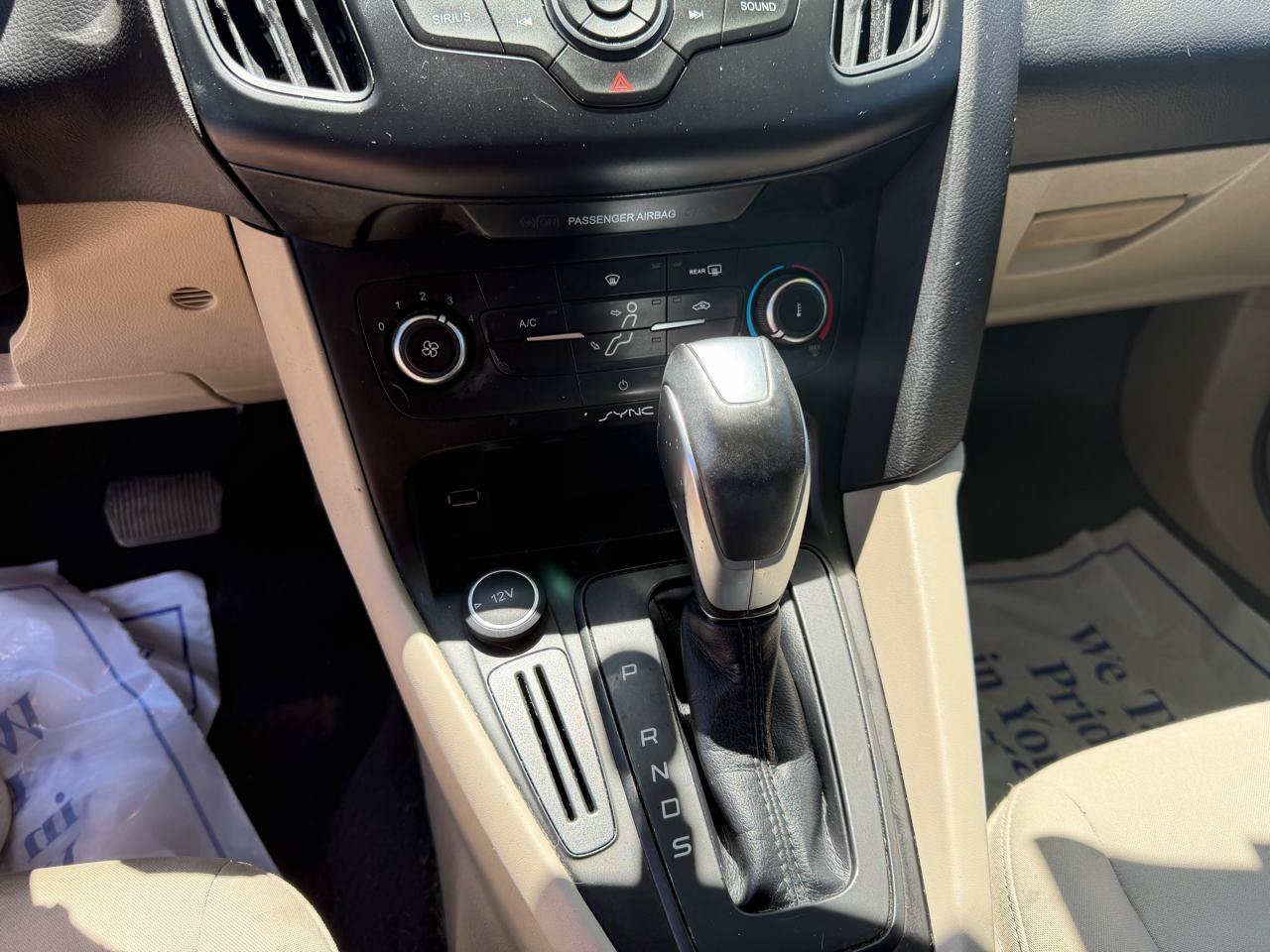 Used 2015 Ford Focus SE w/ SE Sport Package FWD image 9