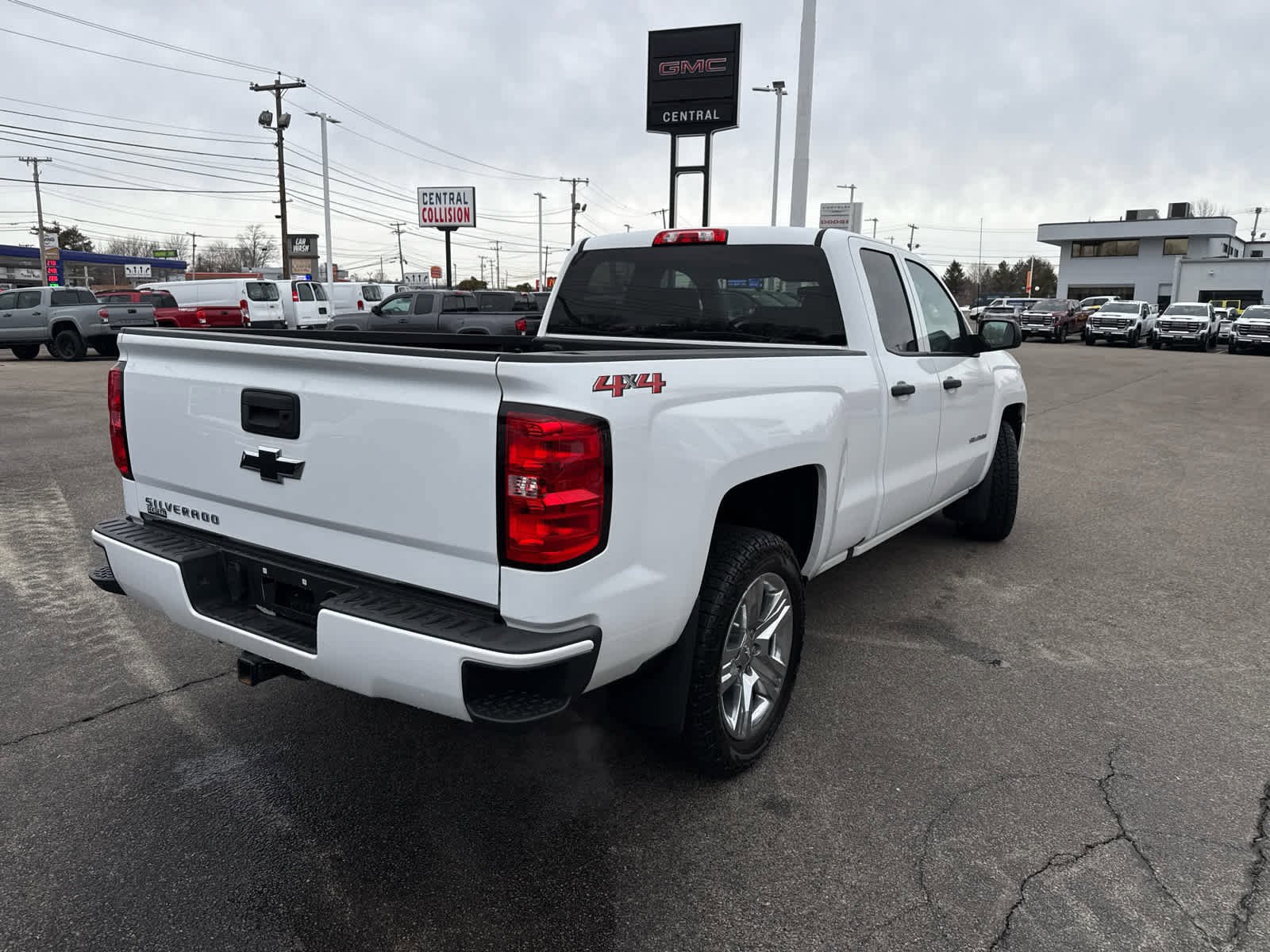 Used 2018 Chevrolet Silverado 1500 Custom w/ Custom Value Package AWD/4WD image 7