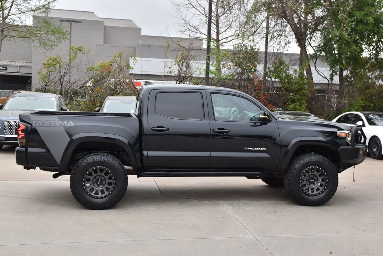 Used 2019 Toyota Tacoma TRD Sport w/ Technology Package image 6