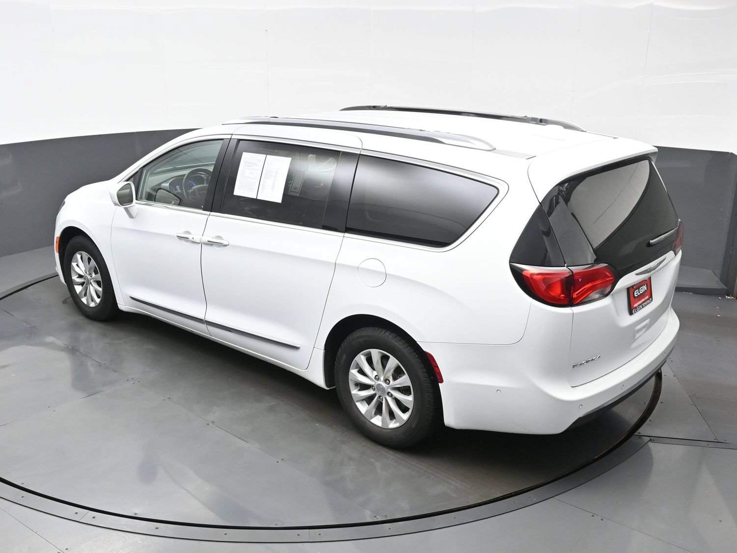 Used 2018 Chrysler Pacifica Touring-L Plus w/ Advanced Safetytec Group FWD image 40