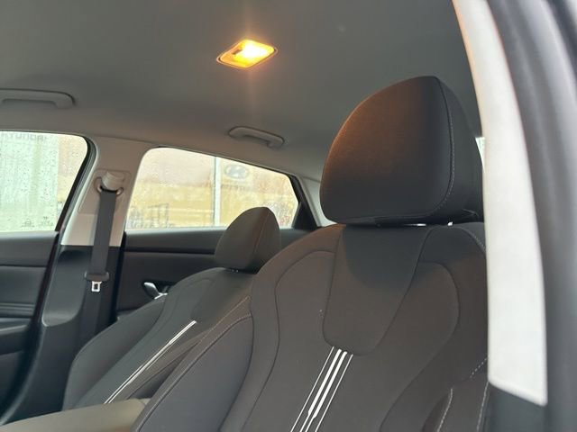 Used 2023 Hyundai Elantra SEL w/ Convenience Package image 18