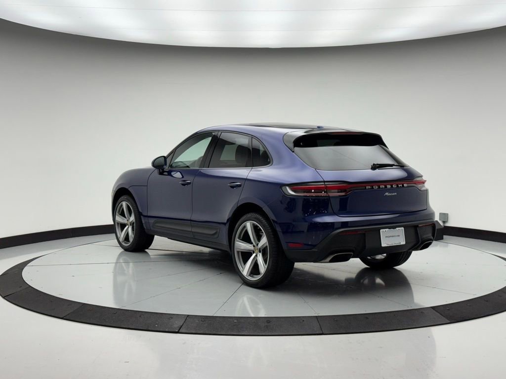 Certified 2025 Porsche Macan image 3