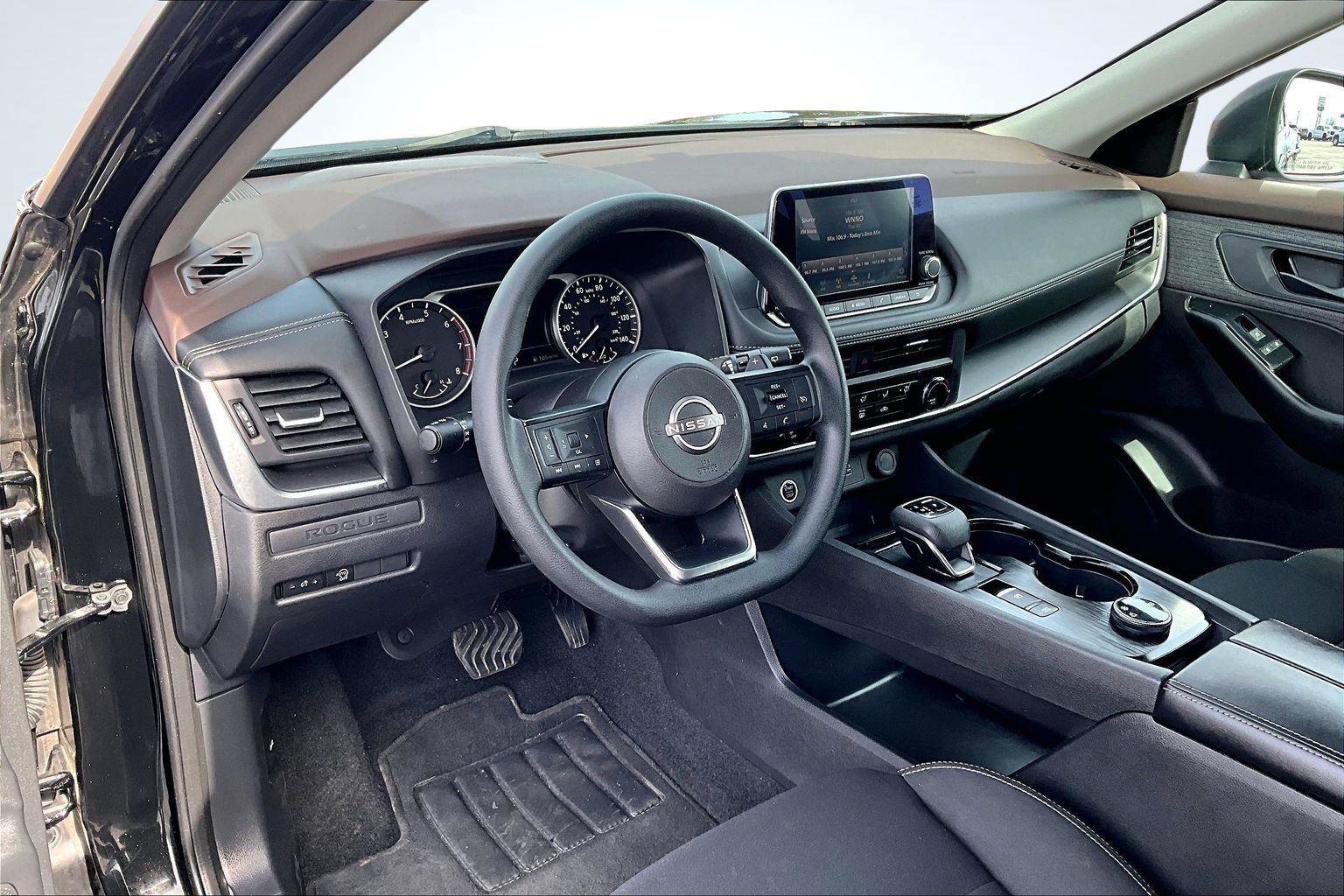 Used 2023 Nissan Rogue S image 14