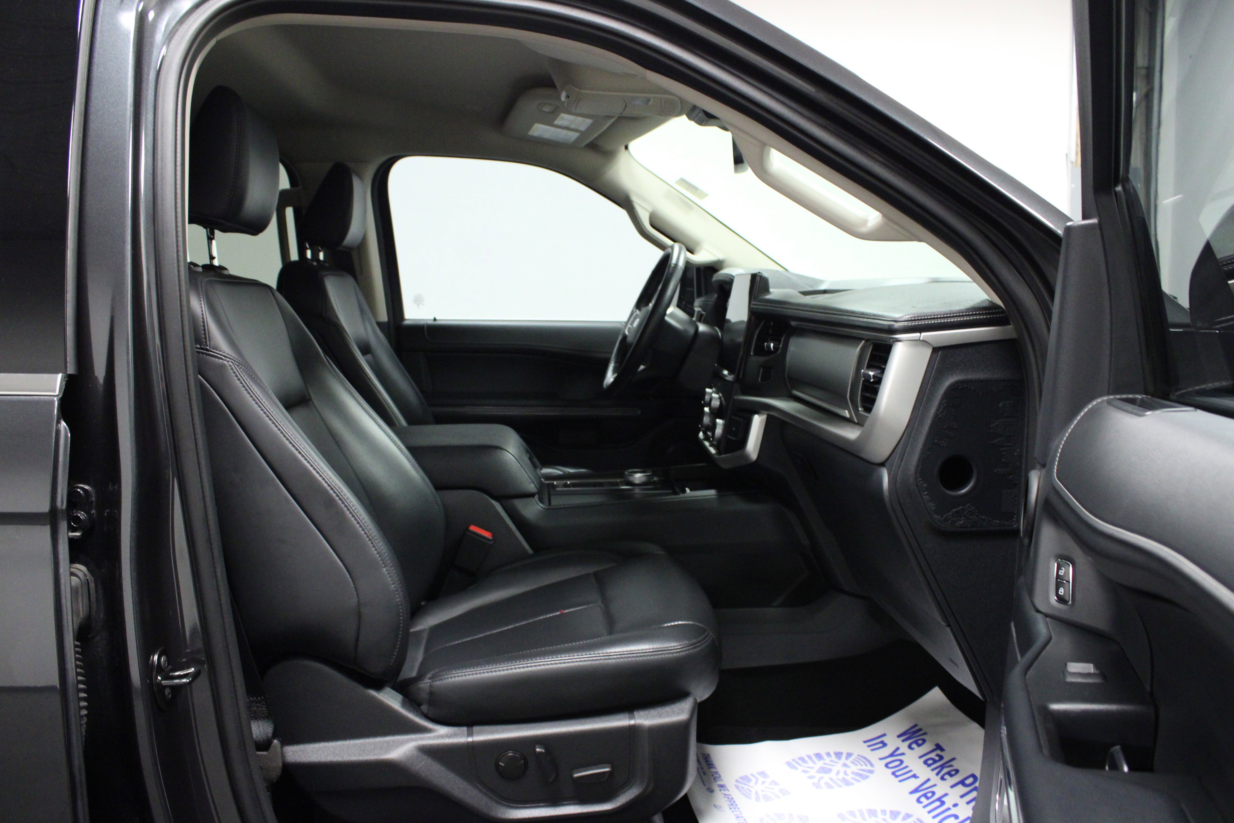 Used 2024 Ford Expedition XLT image 17
