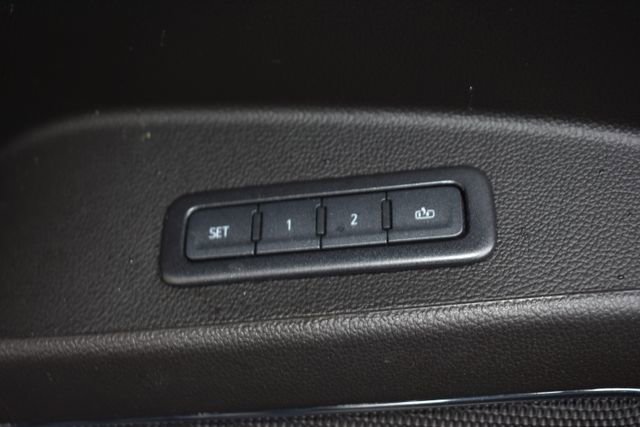 Used 2020 GMC Yukon Denali w/ Denali Ultimate Black Edition AWD/4WD image 21