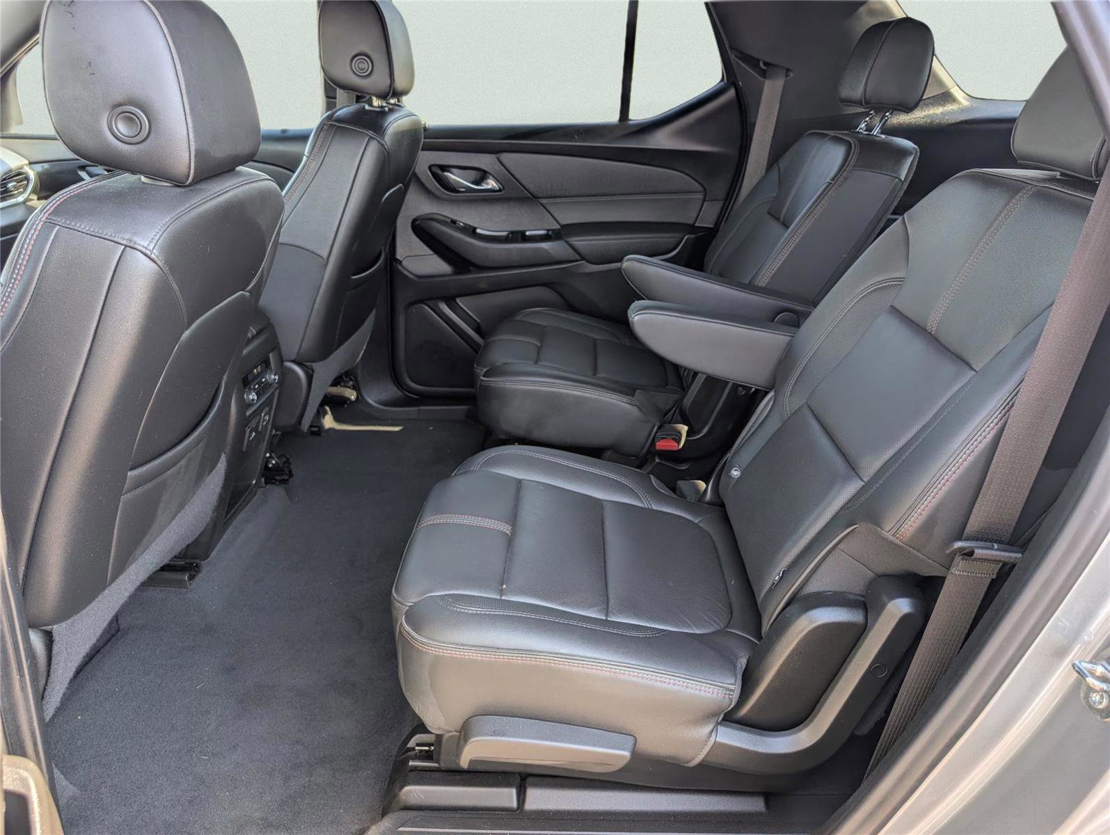 Used 2023 Chevrolet Traverse RS image 33