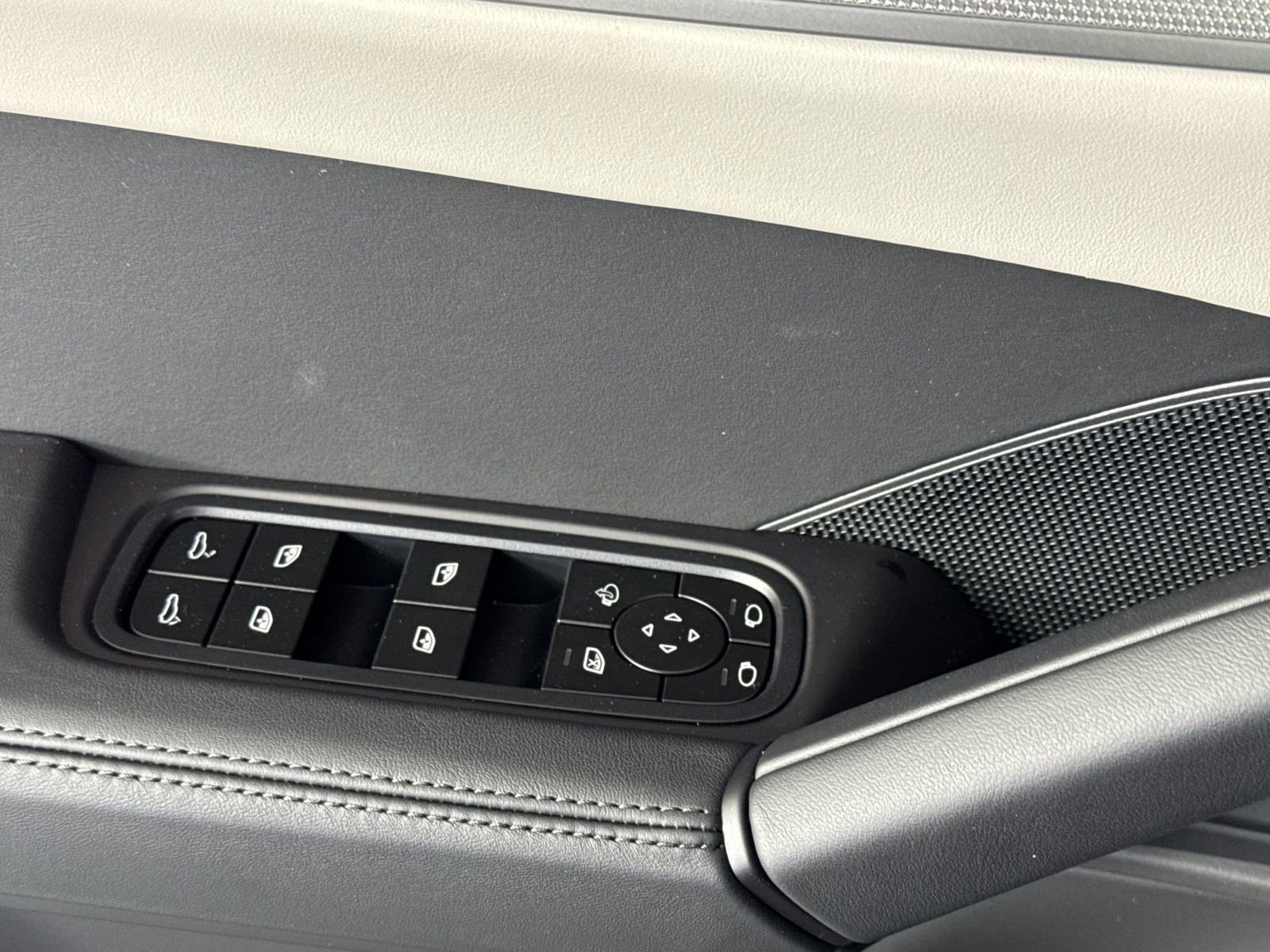 New 2026 Porsche Cayenne S image 13