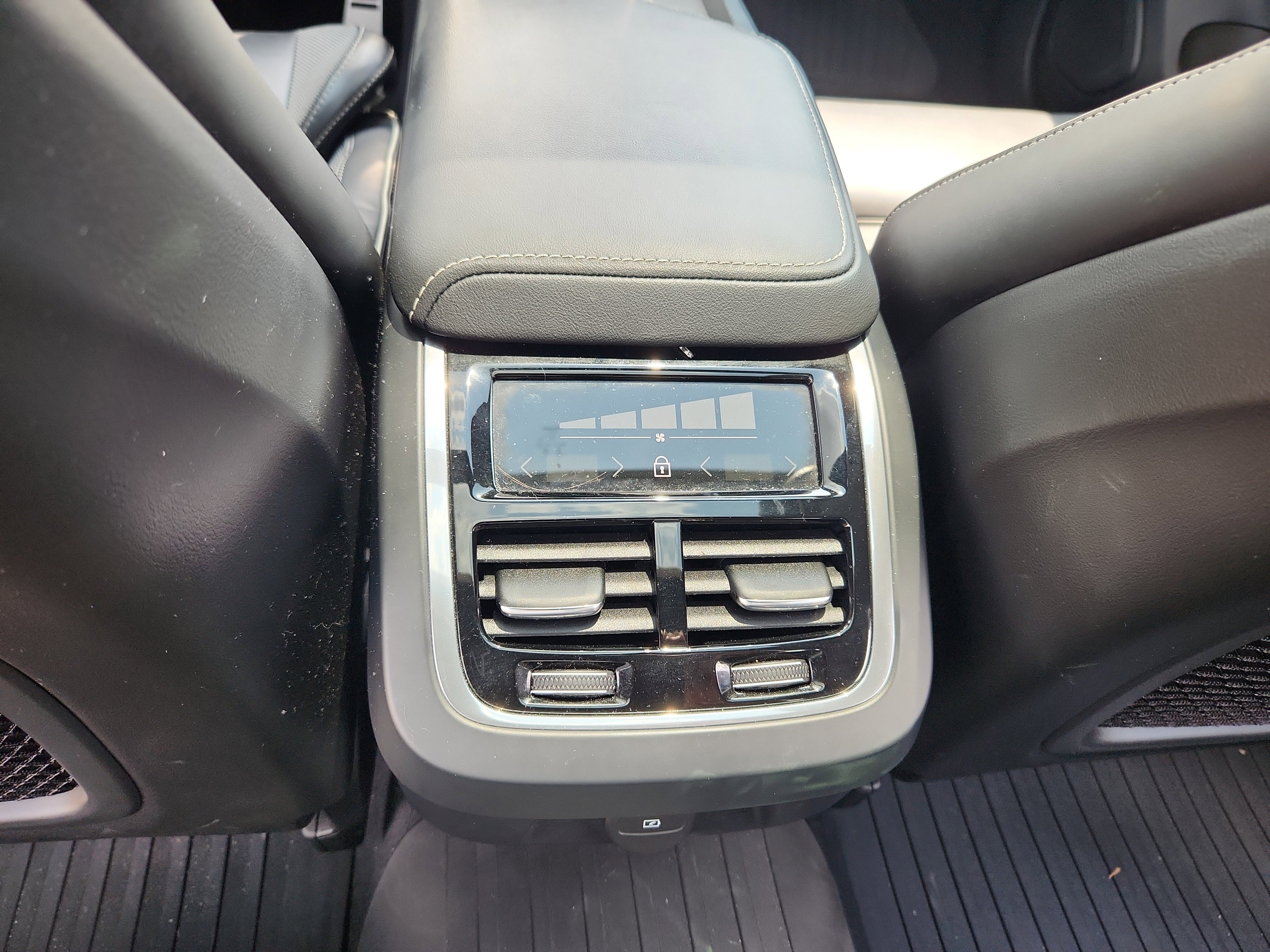 Used 2022 Volvo S60 B5 R-Design w/ Advanced Package image 31