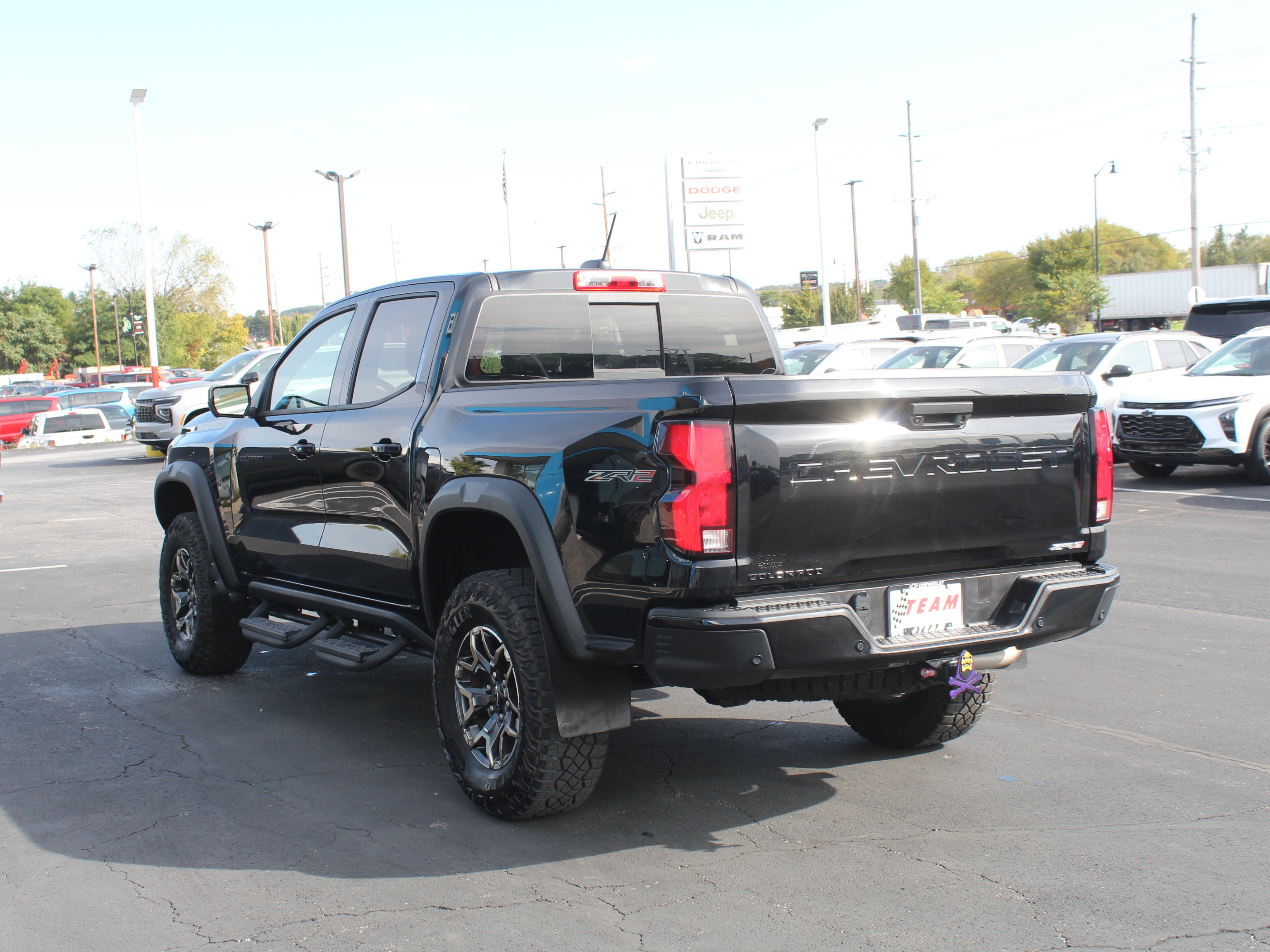 Used 2024 Chevrolet Colorado ZR2 w/ Technology Package AWD/4WD image 8