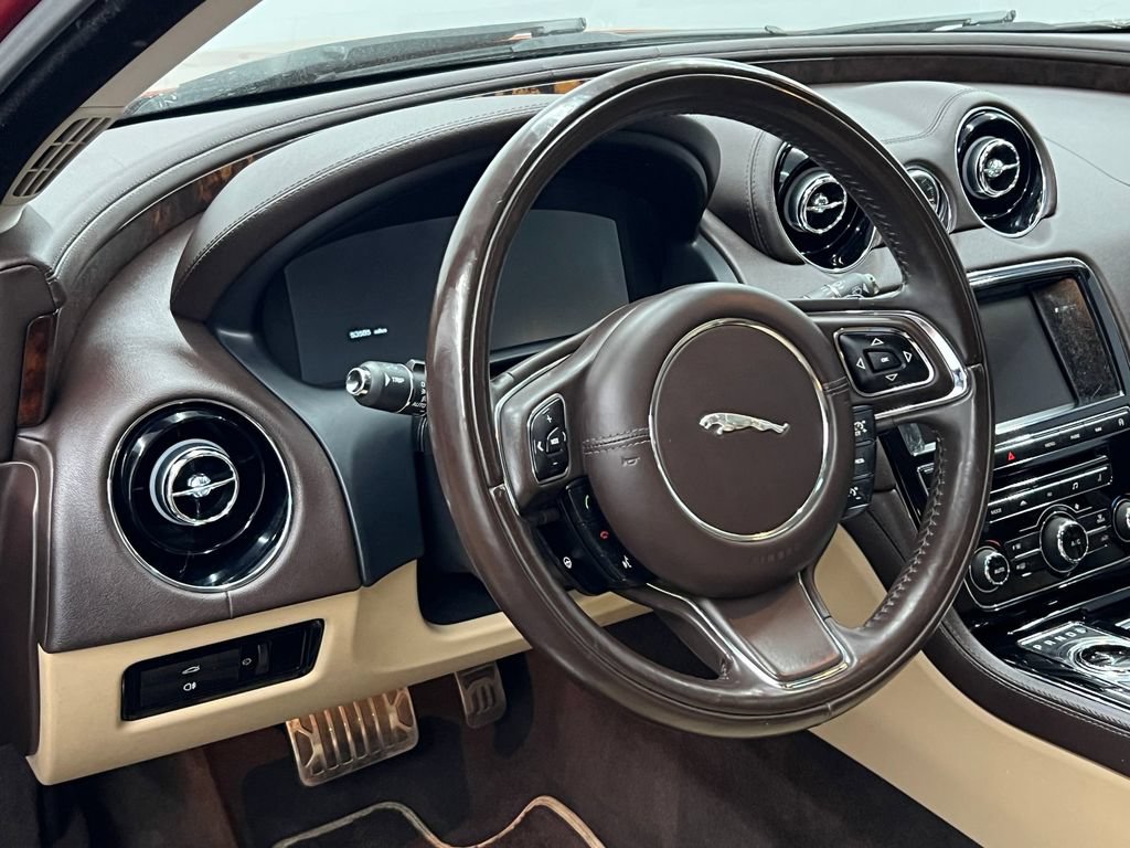 Used 2014 Jaguar XJ AWD image 4