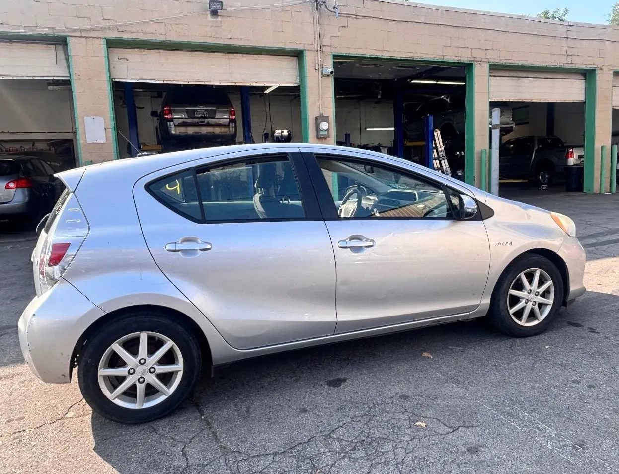 Used 2013 Toyota Prius C Three FWD image 5