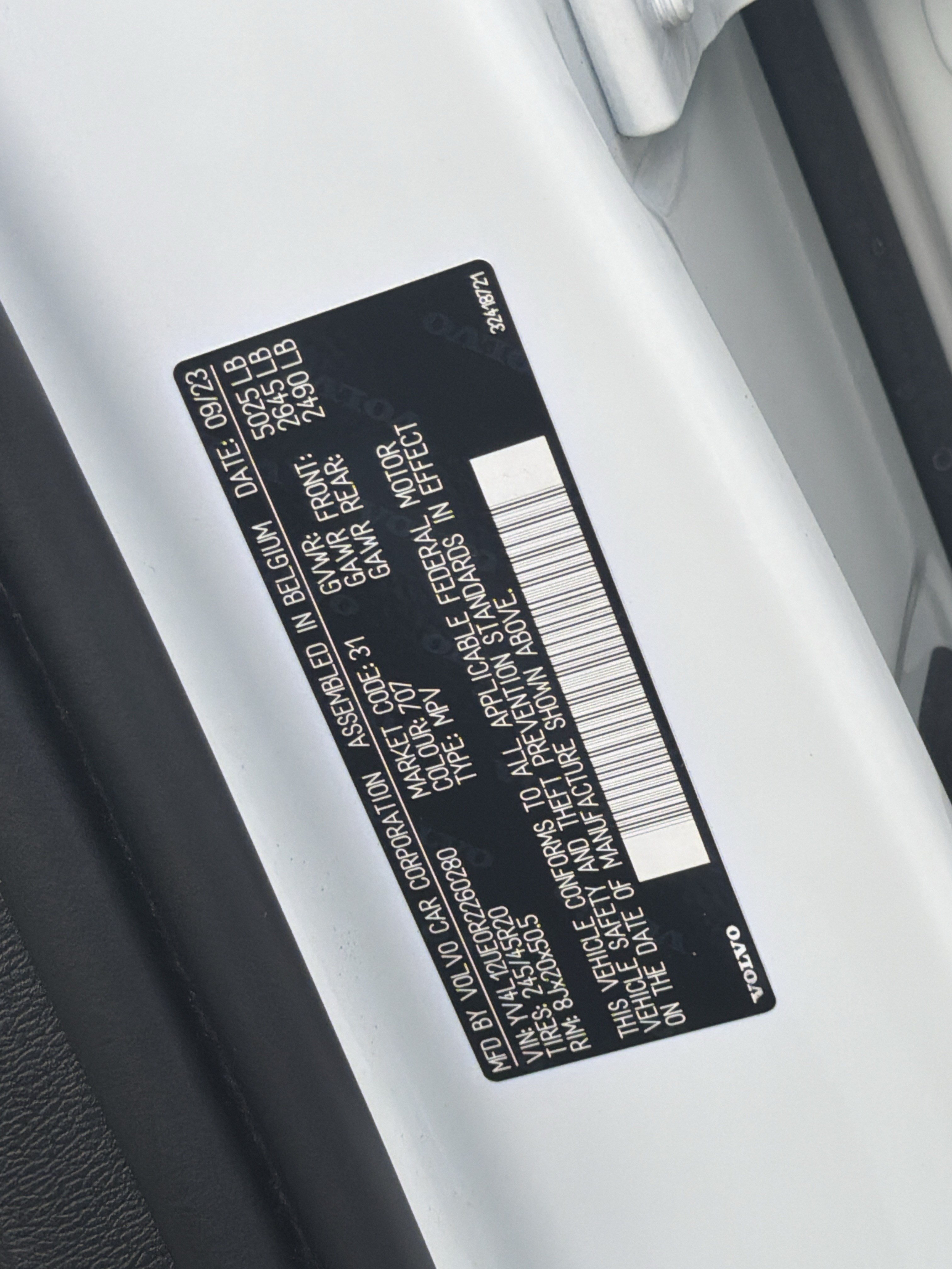 Certified 2024 Volvo XC40 B5 Plus AWD/4WD image 37