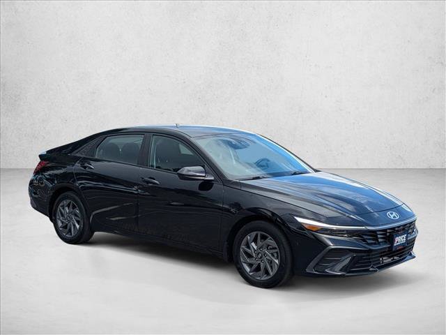 Used 2024 Hyundai Elantra Blue FWD video 3