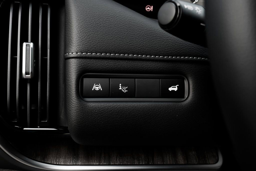 New 2026 Nissan Armada SL w/ Captain's Chari Seat Package image 18