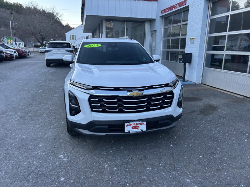 Used 2025 Chevrolet Equinox LT w/ Convenience Package II image 3
