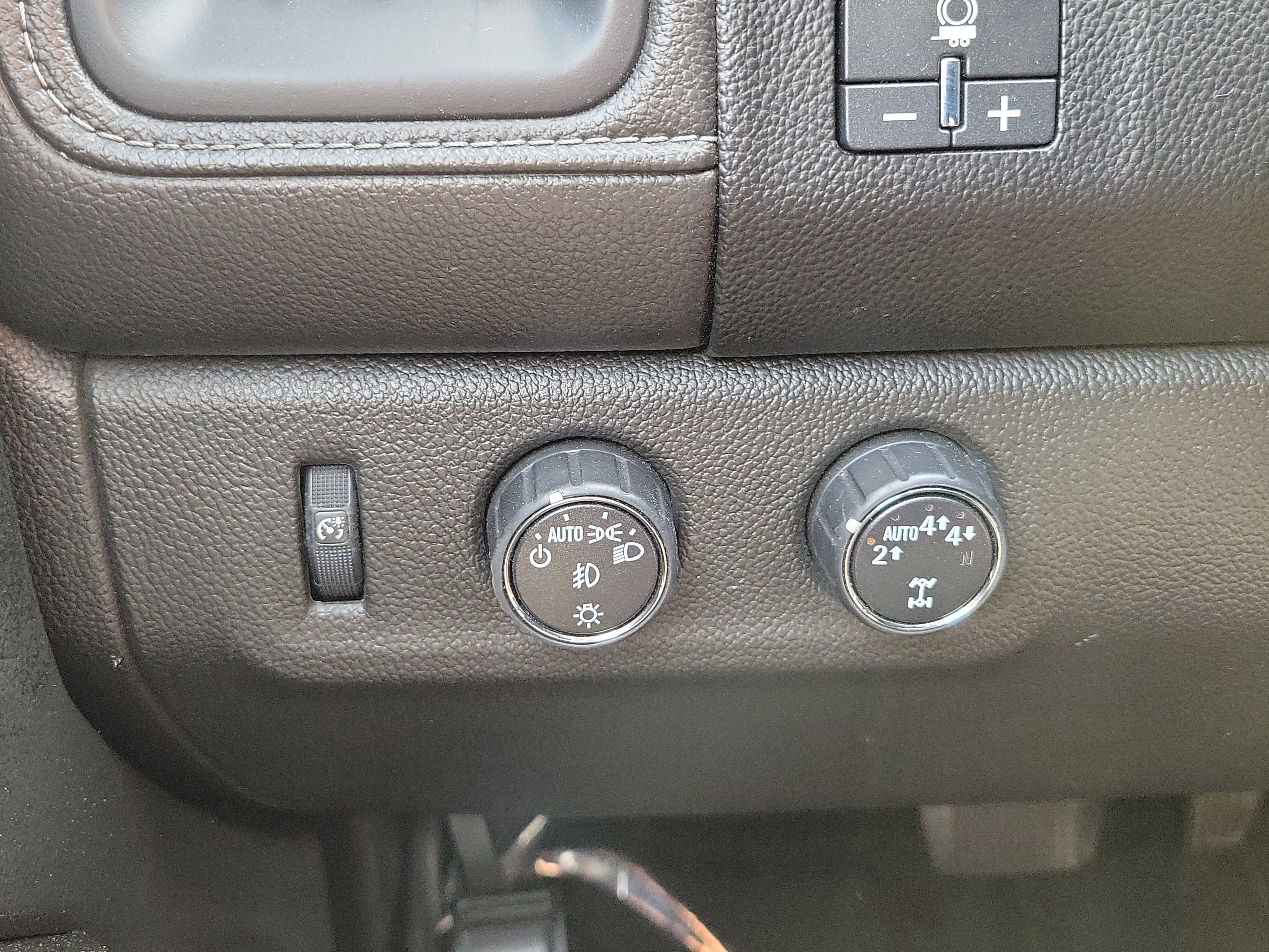 Used 2017 GMC Canyon SLT w/ Driver Alert Package image 23