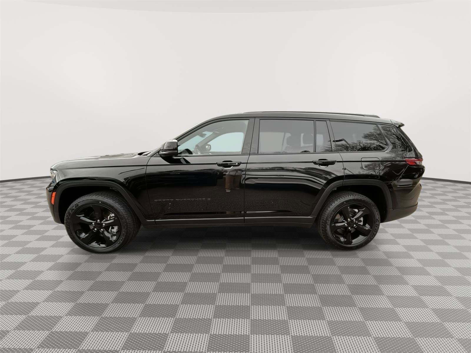 Used 2023 Jeep Grand Cherokee L Laredo image 2