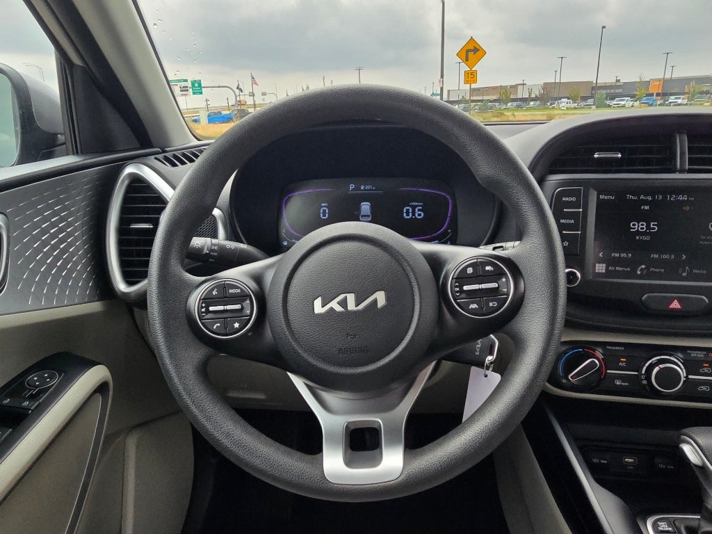 Used 2025 Kia Soul LX w/ LX Technology Package FWD image 29