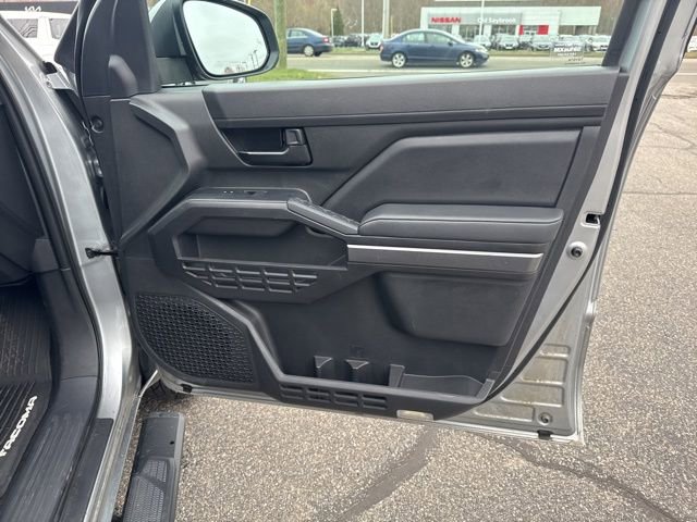 Used 2025 Toyota Tacoma SR5 w/ SR5 Upgrade Package AWD/4WD image 26