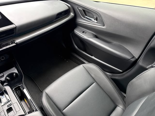 Used 2025 Toyota Prius FWD image 13
