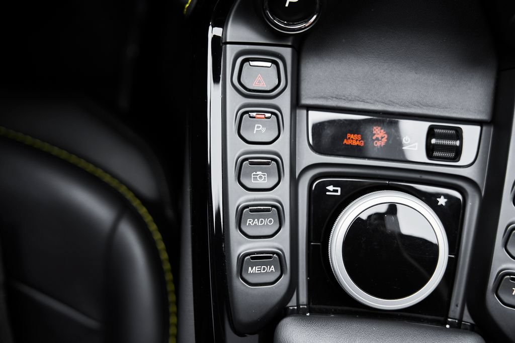 Used 2023 Aston Martin V8 Vantage Coupe RWD image 51