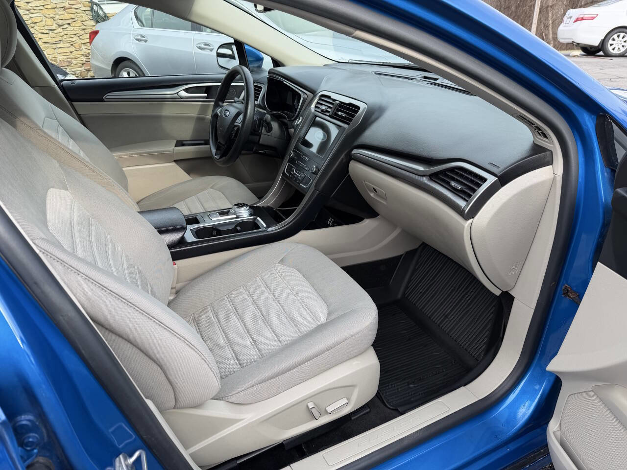 Used 2019 Ford Fusion SE image 5