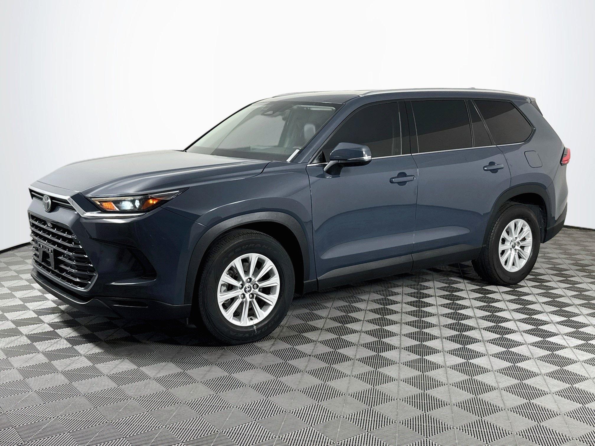 Used 2024 Toyota Grand Highlander FWD image 4