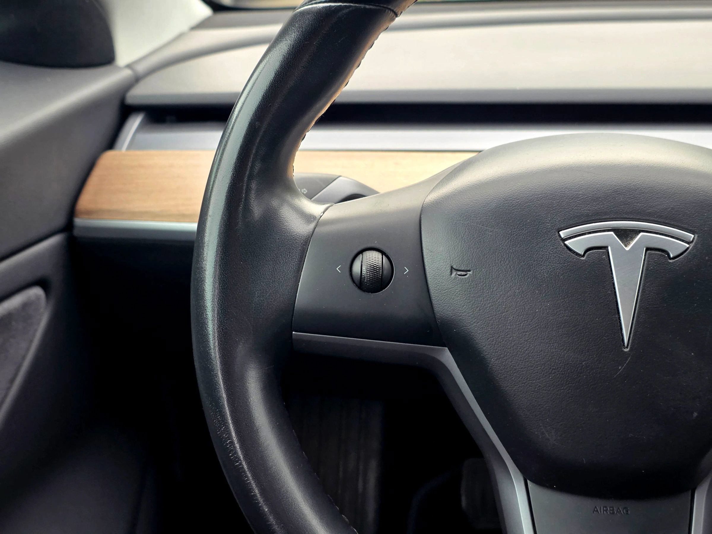 Used 2018 Tesla Model 3 Long Range RWD image 15