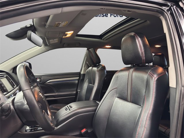 Used 2019 Toyota Highlander SE image 38