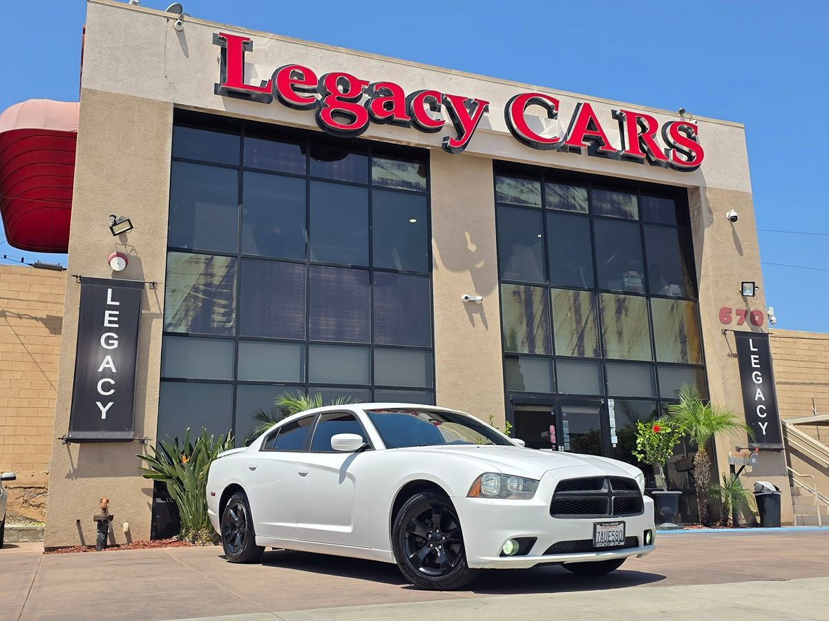 Used 2013 Dodge Charger SXT RWD image 2