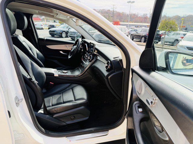 Used 2019 Mercedes-Benz GLC 300 4MATIC image 16