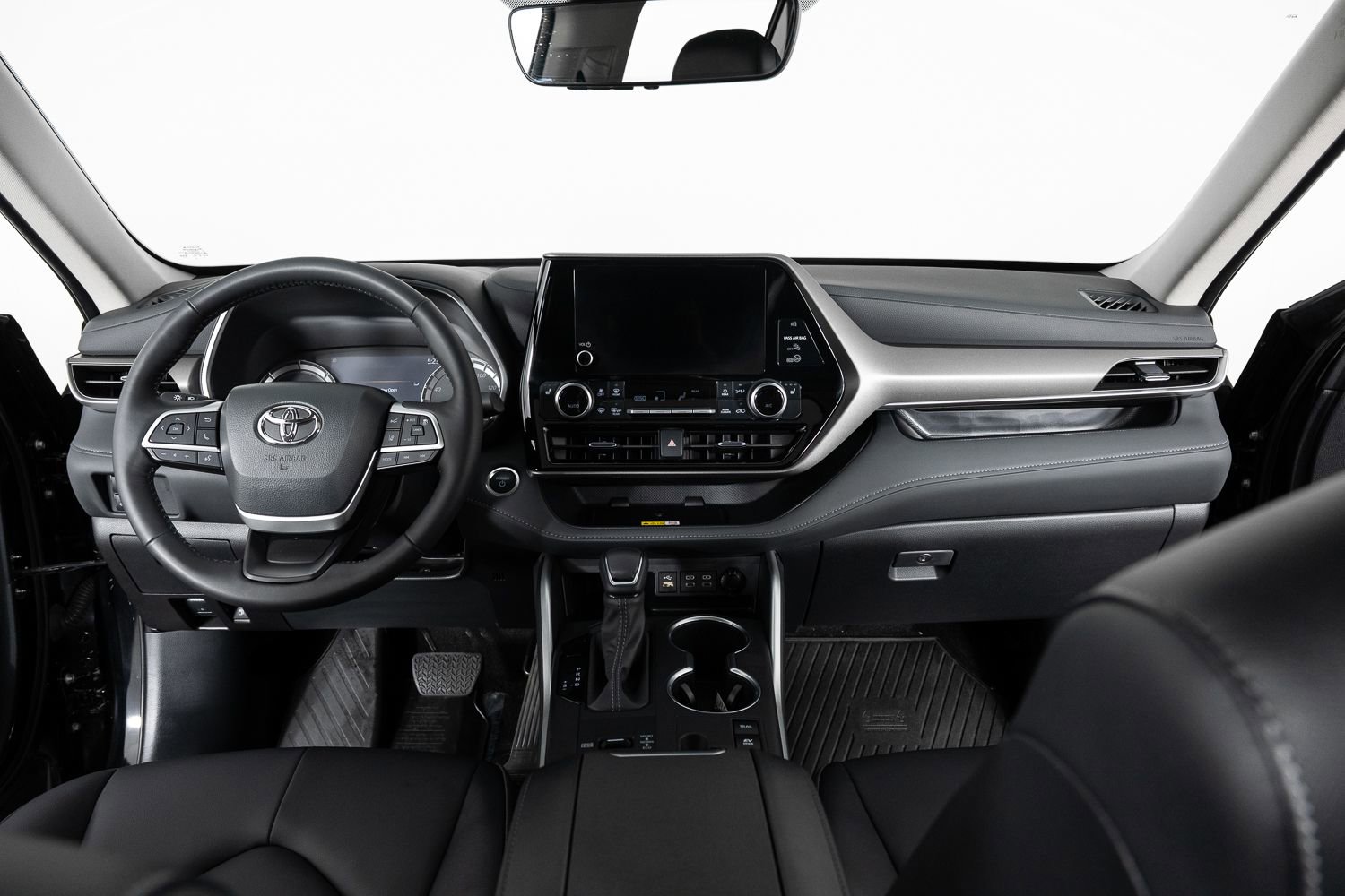 Used 2024 Toyota Highlander XLE image 32