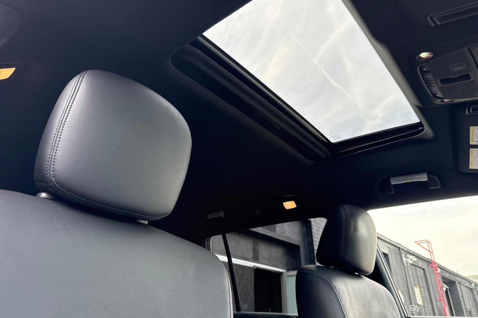 Used 2022 Nissan Armada SL w/ Midnight Edition Package image 17