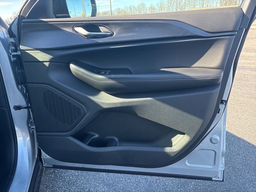 New 2025 Jeep Grand Cherokee L Laredo image 21