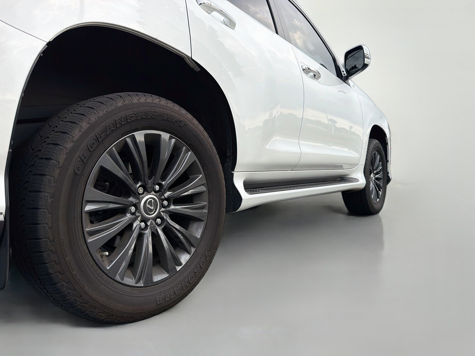 Used 2022 Lexus GX 460 Premium w/ Accessory Package AWD/4WD image 7
