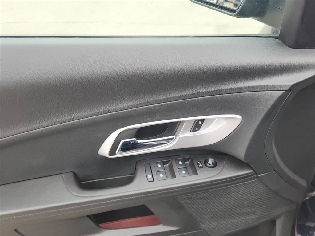 Used 2017 Chevrolet Equinox LT w/ Convenience Package image 13