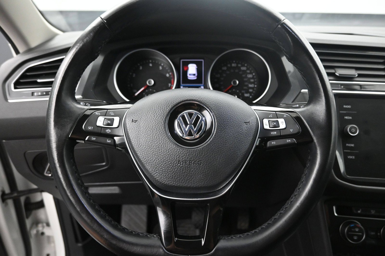 Used 2019 Volkswagen Tiguan SE w/ Panoramic Sunroof Package AWD/4WD image 13