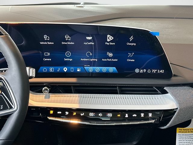 Used 2027 Cadillac Optiq Sport AWD/4WD image 3