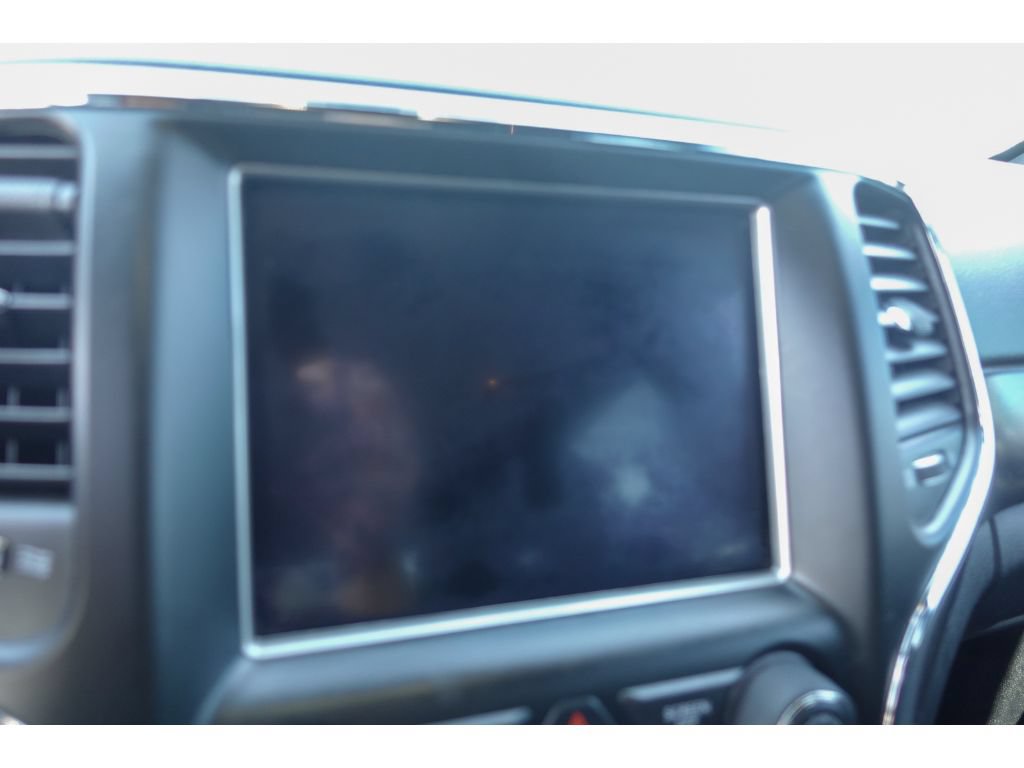 Used 2018 Jeep Grand Cherokee Altitude RWD image 18