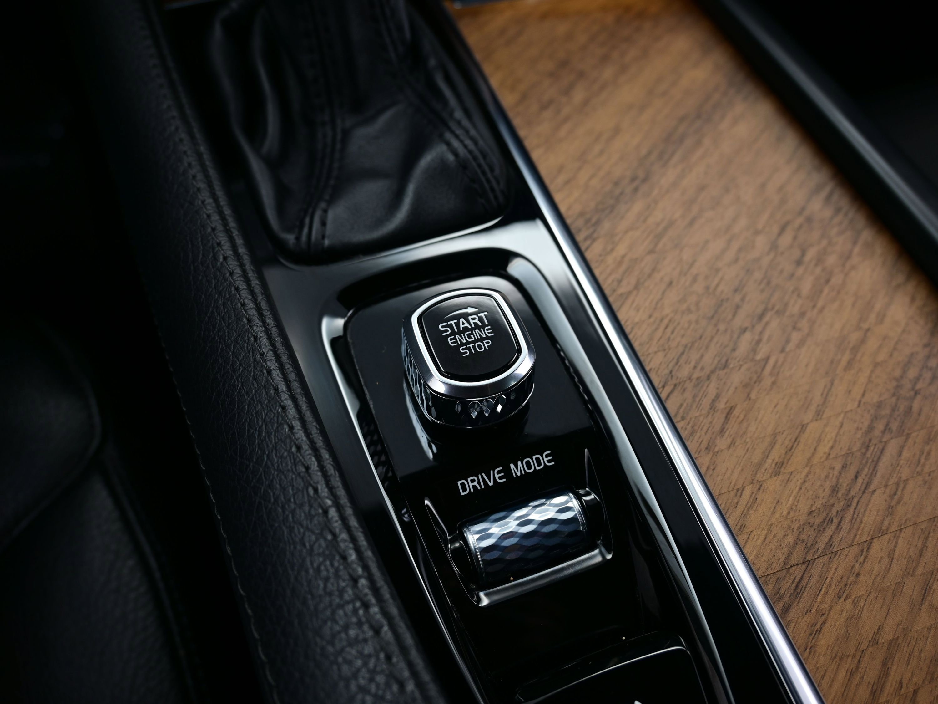 Used 2021 Volvo XC90 T6 Momentum w/ Advanced Package image 24