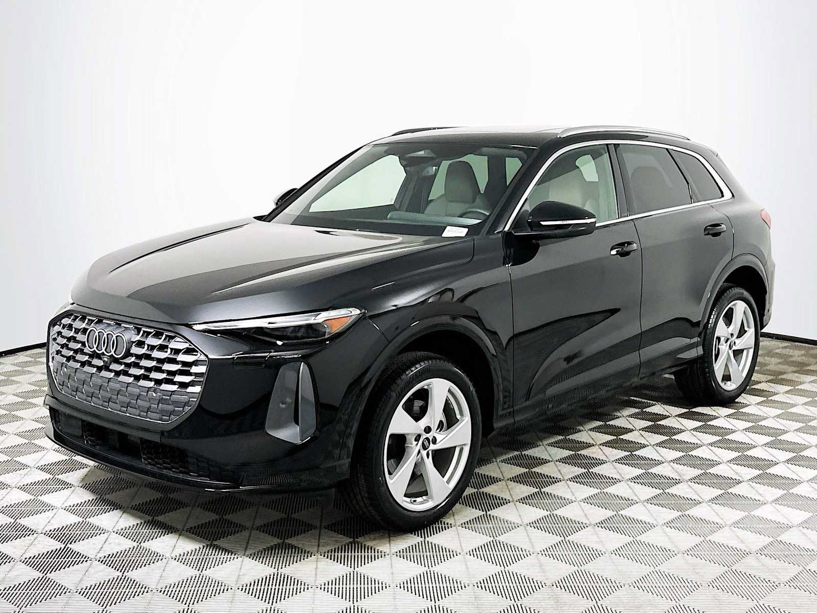 New 2025 Audi Q5 Premium Plus AWD/4WD image 3